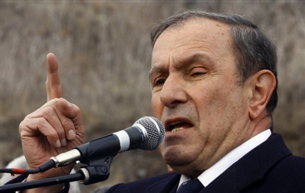 Aravuran və demoqoq - Ermənistanın birinci prezidentinin “xidmətləri”