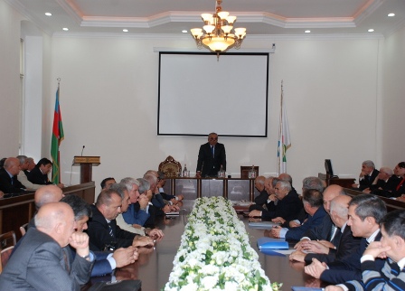 Rektor təhsilin keyfiyyətini professorlarla müzakirə edib