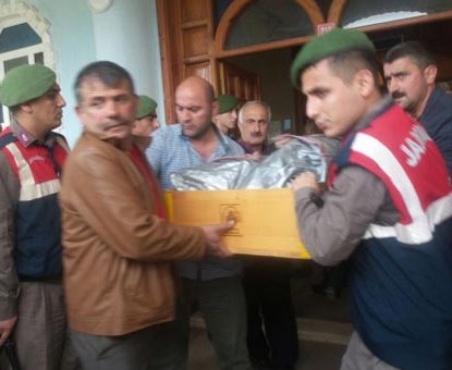 Düşmənlərini məsciddə güllələdi 