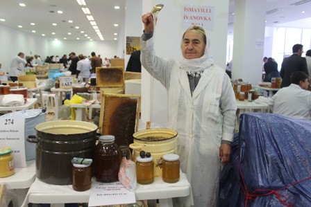 Bakıdakı yarmarkada 100 tondan çox bal satılıb - REPORTAJ