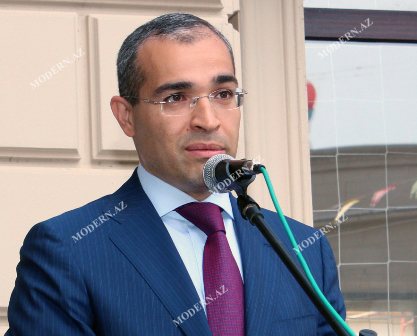 Təhsil naziri müəllimlərin maaşından yazdı