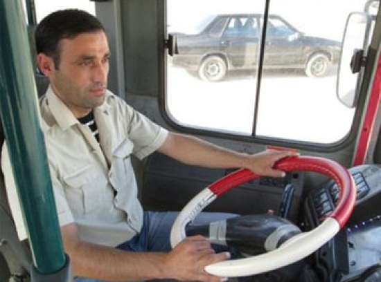 Bakıda avtobus sürücülərinə yeni vahid geyim və qalstuk paylandı