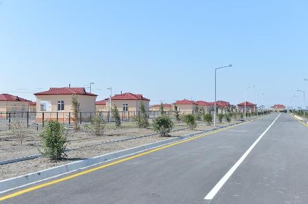 Baş nazirin müavini məcburi köçkünlərlə görüşüb - FOTOLAR