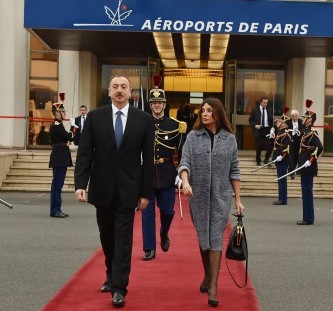 İlham Əliyev vətənə qayıdıb