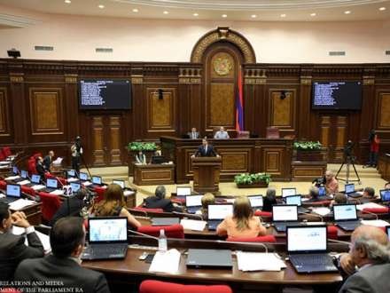 Erməni deputatlar “Qarabağ qanunu"nu boykot etdilər