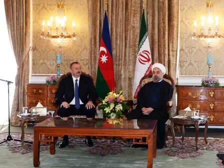 İlham Əliyev Həsən Ruhani ilə görüşüb