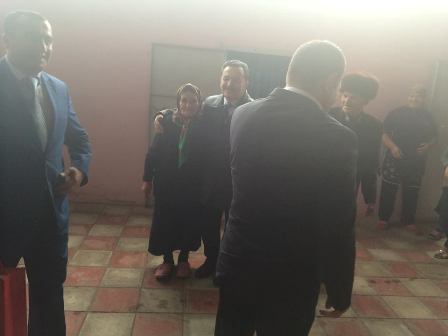 Deputat erməni helikopterini məhv edən hərbçinin evində oldu: “Mətin oğlandır” – FOTOLAR 