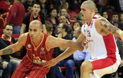 Türkiyədə Serbiya basketbol klubunun azarkeşi  öldürülüb - VİDEO