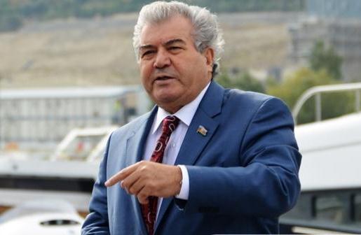 “Bu şəraitdə yaşamağa məhkumuq” - Sabir Rüstəmxanlı 