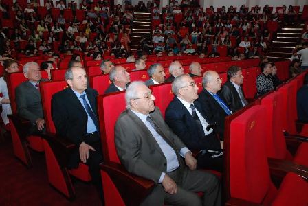 Rektor tələbələrin problemlərinin həlli üçün tapşırıqlar verdi