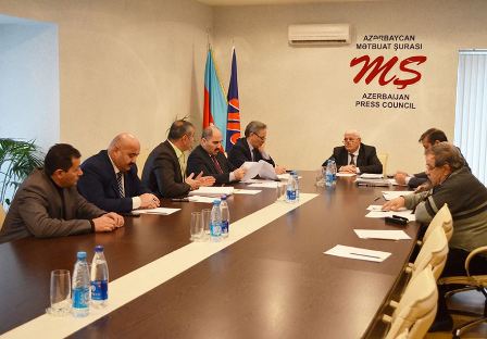 Mətbuat Şurasında saytlardan şikayətlərə baxıldı