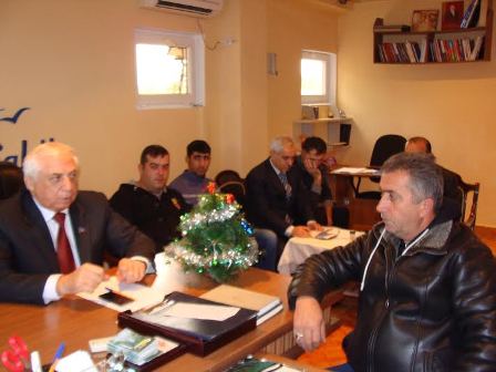 Hadi Rəcəbli seçicilərin problemlərini dinləyib - FOTO