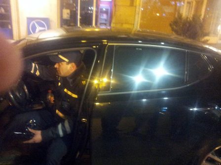 Bakıda «generalın oğlu» yol polisini aldada bilmədi 