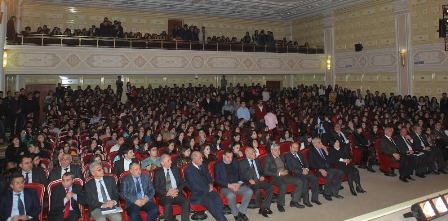 Rektor tələbələrlə görüşüb - FOTO