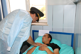 Nəcməddin Sadıkov hospitalda müalicə alan əsgərlərə baş çəkib