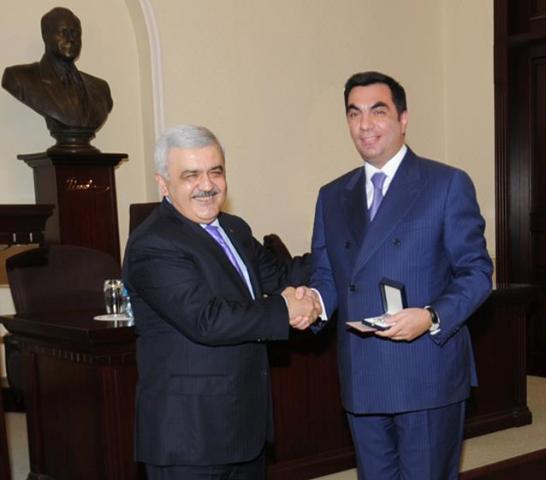 Elmar Qasımova “Əməkdar müəllim” medalı  təqdim olundu