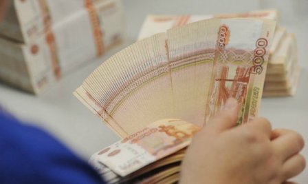 Rusiya valyutası sürətlə çökür: 1 avro 100 rubl oldu