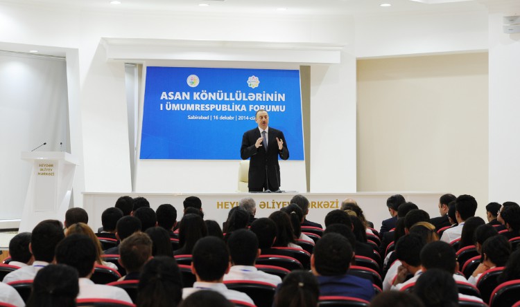 "Biz heç kimin diktəsi ilə oturub durmuruq və oturub durmayacağıq"