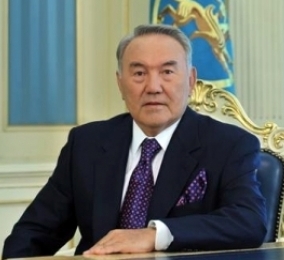 Qazaxıstan prezidenti: “Stilistim yoxdur, fəhlə oğlanam”