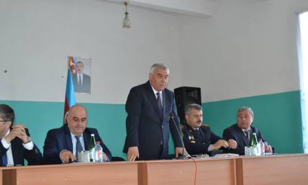 İcra başçısı Bakıda məcburi köçkünlərlə görüşdü 