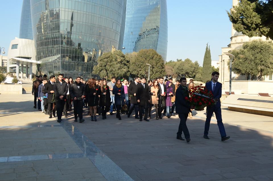 “Türkdilli Gənclər” Şəhidlər Xiyabanını ziyarət edib