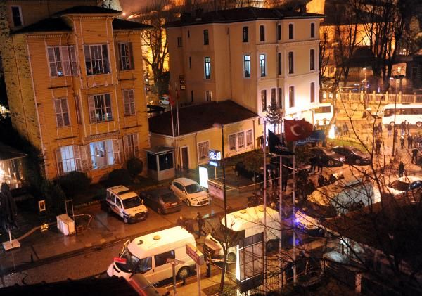 Kamikadze qadın İstanbulda 1 polisi şəhid etdi