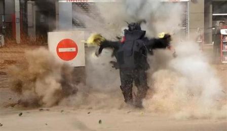 Bomba onu zərərsizləşdirəni göyə uçurdu – FOTOLAR