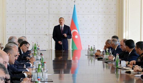 Prezident İlham Əliyev nazirlərlə iclas keçirdi: "2015 çox ağır il olacaq"