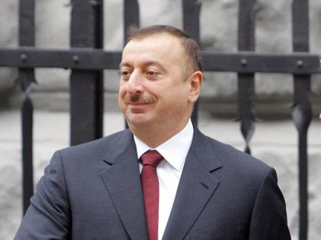 İlham Əliyev Anıtqəbirə gedib 