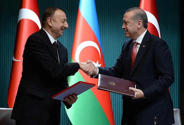 Əliyev və Ərdoğan tətbətək görüşüb, bəyanat verdilər