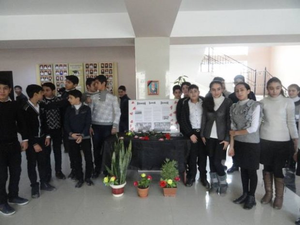 Təhsil naziri Kürdə batan müəllimin ailəsini himayəyə götürdü