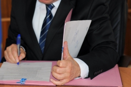 “Universitetlərdə rektor köməkçiləri özlərini cangüdən kimi aparırlar”