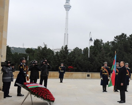 Prezident İlham Əliyev Şəhidlər xiyabanını ziyarət edib 