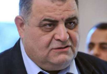 Elçin Behbudov həbsdə olan köməkçisinin ittihamına cavab verdi 