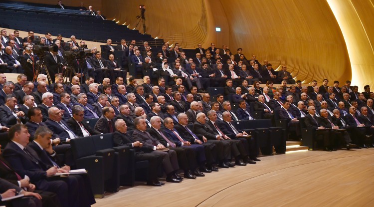Prezident korrupsiya və rüşvətxorluqdan, vətəndaş-məmur münasibətlərindən DANIŞDI