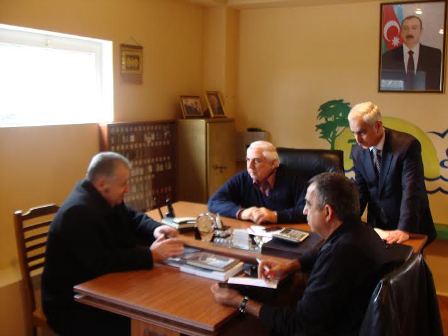 Hadi Rəcəbli seçicilərinin problemlərini dinləyib - FOTO