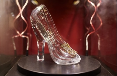 “Zoluşka”nın Swarovski qaşı ilə bəzədilən ayaqqabısı Bakıda