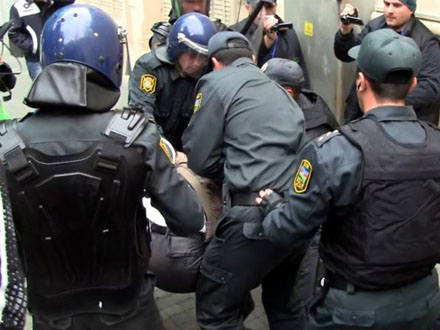 Xüsusi təyinatlı polis Yevlaxda əməliyyat keçirdi - Sahibkarları hədələyən 7 nəfər saxlanıldı