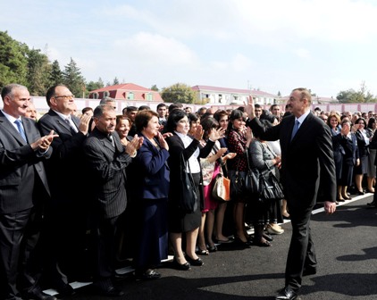 Prezident Administrasiyasının şöbə müdiri İlham Əliyevə ünvanlanmış müraciətlərdən yazdı
