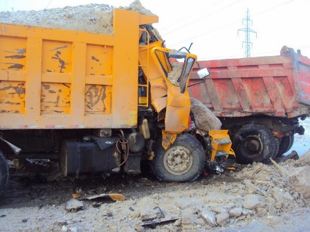 Bakı-Qazax yolunda iki “Shacman” toqquşdu, bir sürücü öldü