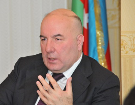 Elman Rüstəmov manatın kursunun dəyişdirilmə səbəblərini açıqladı