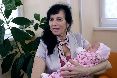 62 yaşlı qadın ana oldu – FOTO