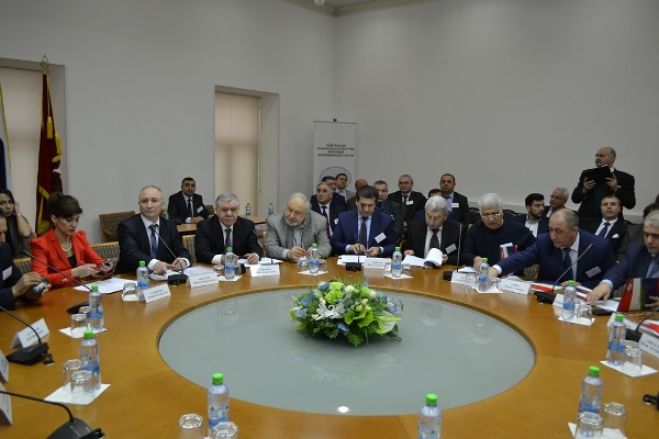 “AzerRos”a qadın prezident seçildi, Abbas Abbasovun Ağsaqqallar Şurasından istefası qəbul edilmədi