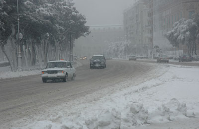 Bakıdan rayonlara gedən yollar buz bağlayıb