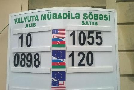 Bakıdakı valyutadəyişmə məntəqələri dollardan niyə imtina edir?