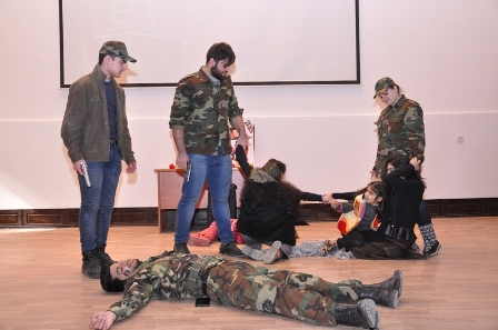 Tələbələr "Qəhrəmanlar unudulmur" adlı bədii kompozisiya göstərdilər