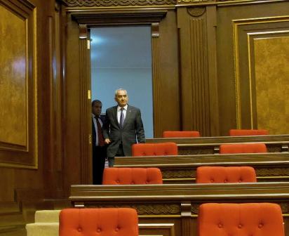 Parlament sədrinin ailə biznesi 
