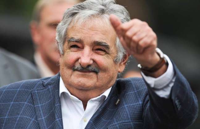 Dünyanın ən kasıb prezidenti postunu tərk edir