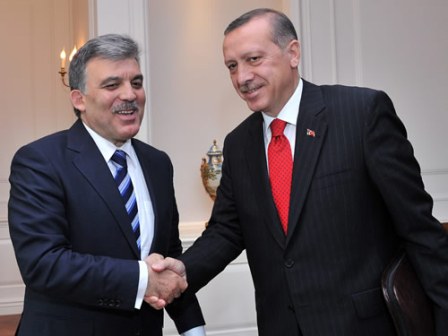  “Abdullah Gülün siyasətə dönməsi xeyirli olar” - Ərdoğan