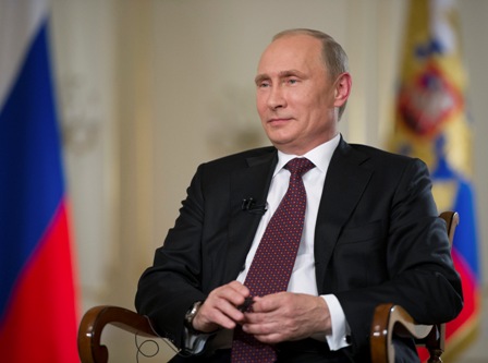 Putin Əli Həsənov və Oqtay Əsədovu təltif etdi 
